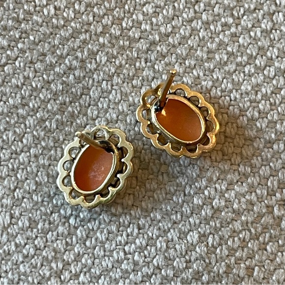 Antique🧡14K🧡Gold Mini Cameo Stud Earrings - Picture 7 of 8